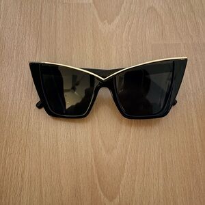Extreme cat eye sunglasses